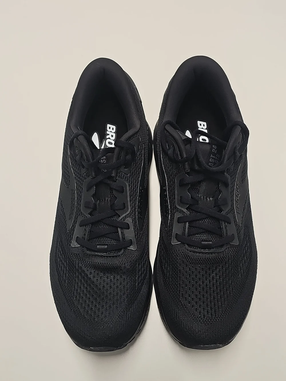 Brooks Men's Beast GTS 24 All-Black Performance Sneaker Running Shoe Sz 11